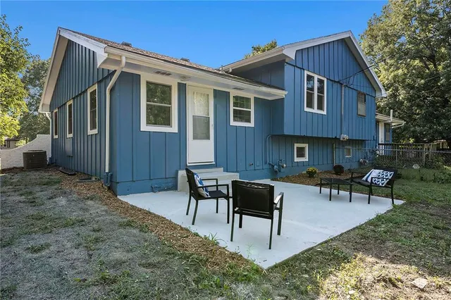 $260,000 | 722 South Central Street, Olathe, KS 66061