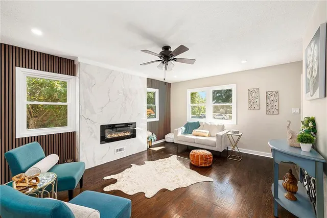 $260,000 | 722 South Central Street, Olathe, KS 66061