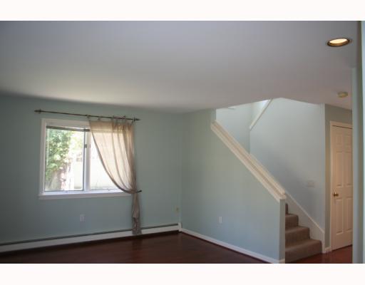 21 Old Beach Road, Unit N1 Newport, RI 02840 - Photo 3 of 11 Living Room.