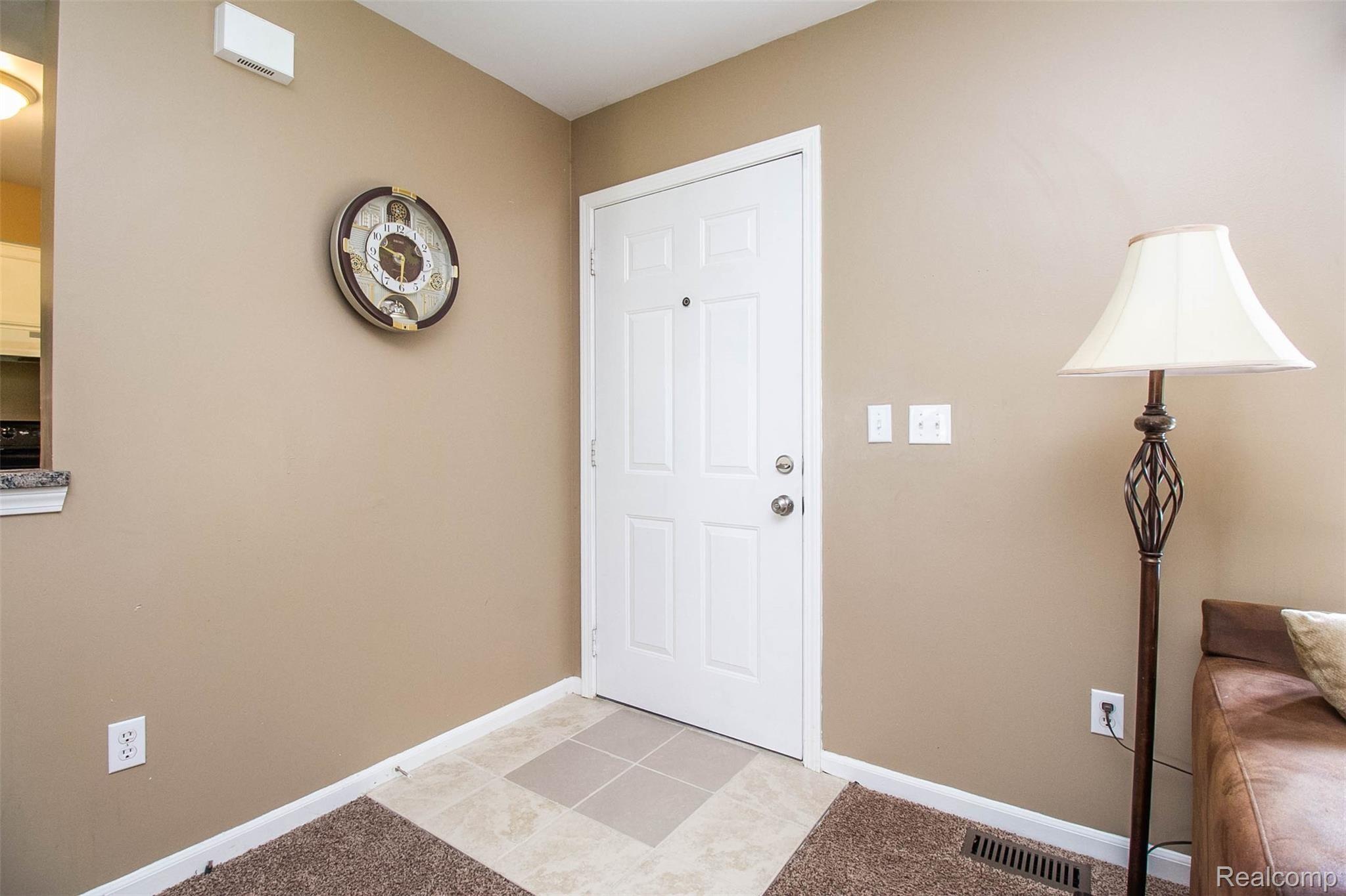 21773 Berg Road Southfield, MI 48033 - Photo 5 of 35 6.jpg