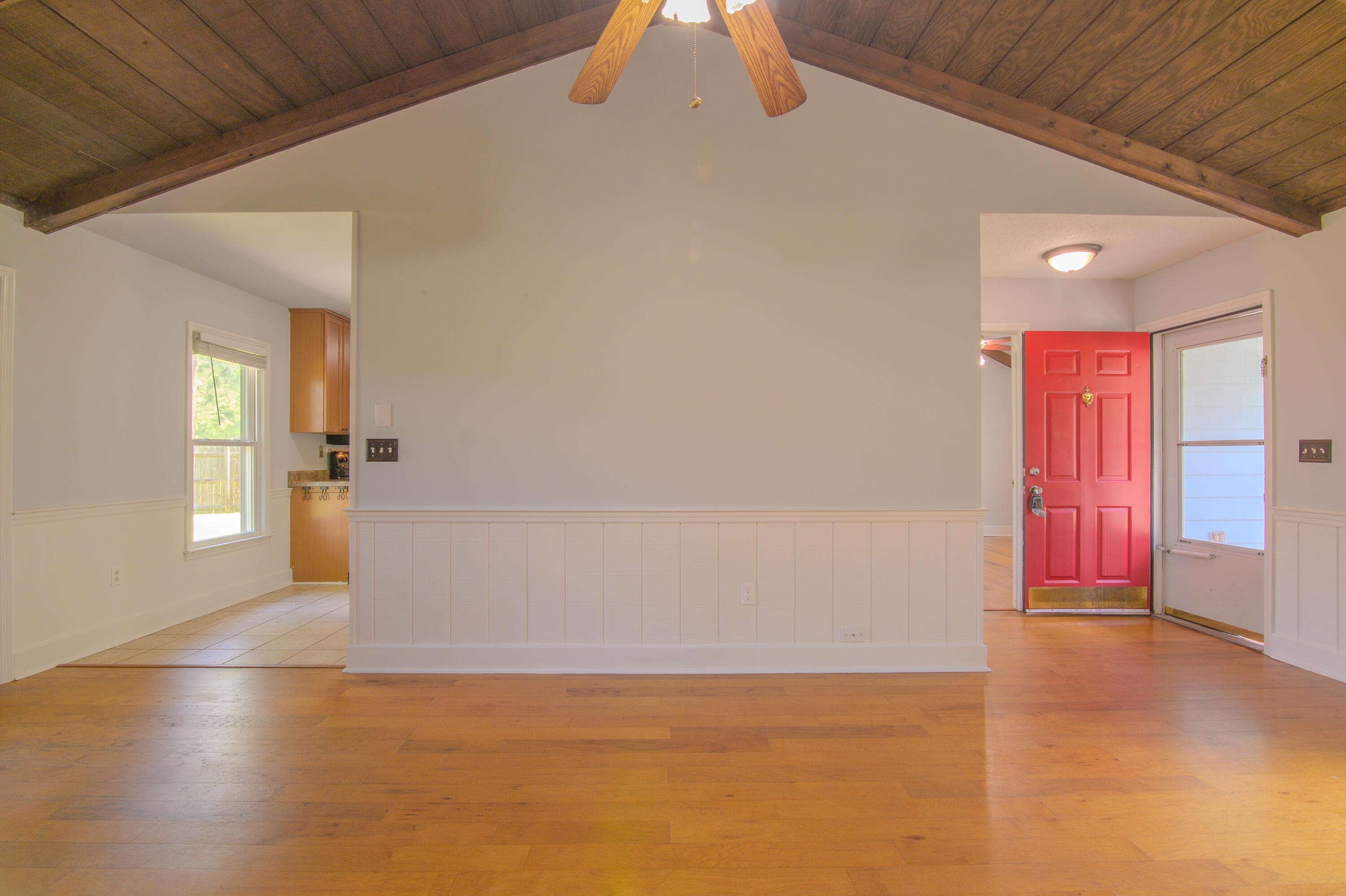 106 James Road Summerville, SC 29486 - Photo 3 of 14 Living room