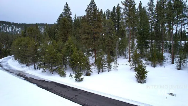 $140,600 | 279 Barker Lane, Donnelly, ID 83615