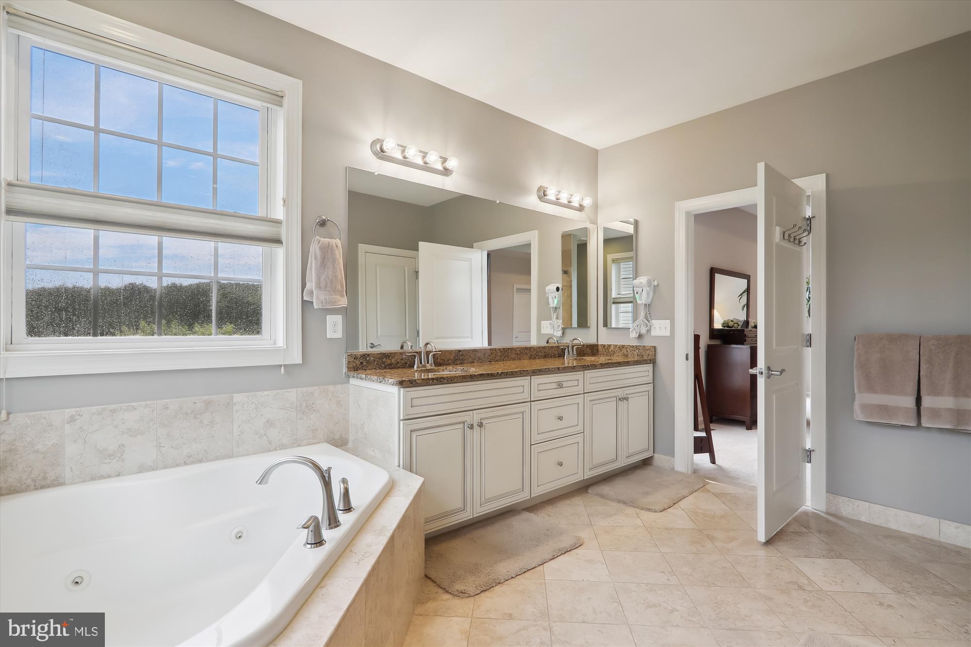 13327 Redspire Drive Silver Spring, MD 20906 - Photo 37 of 90 Luxurious spa bathroom en suite with soaking tub