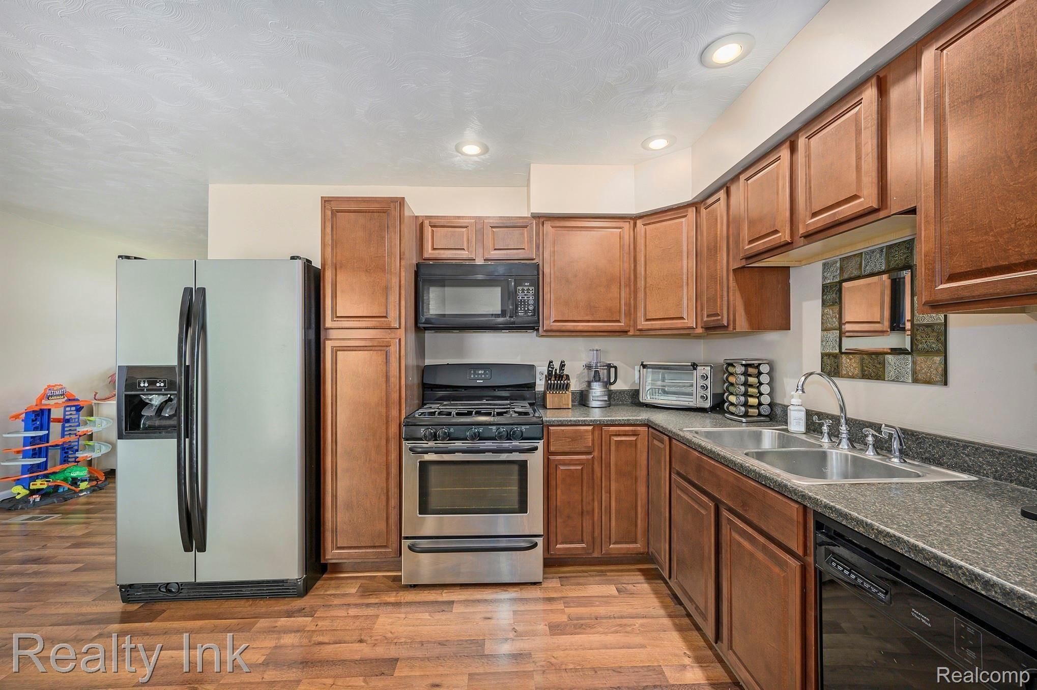 61803 Rambling Way South Lyon, MI 48178 - Photo 5 of 27 61803 Rambling_2.jpg