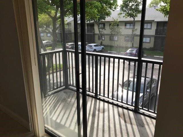 522 Trace Circle, Unit 201 Deerfield Beach, FL 33441 - Photo 4 of 21 Photo 4