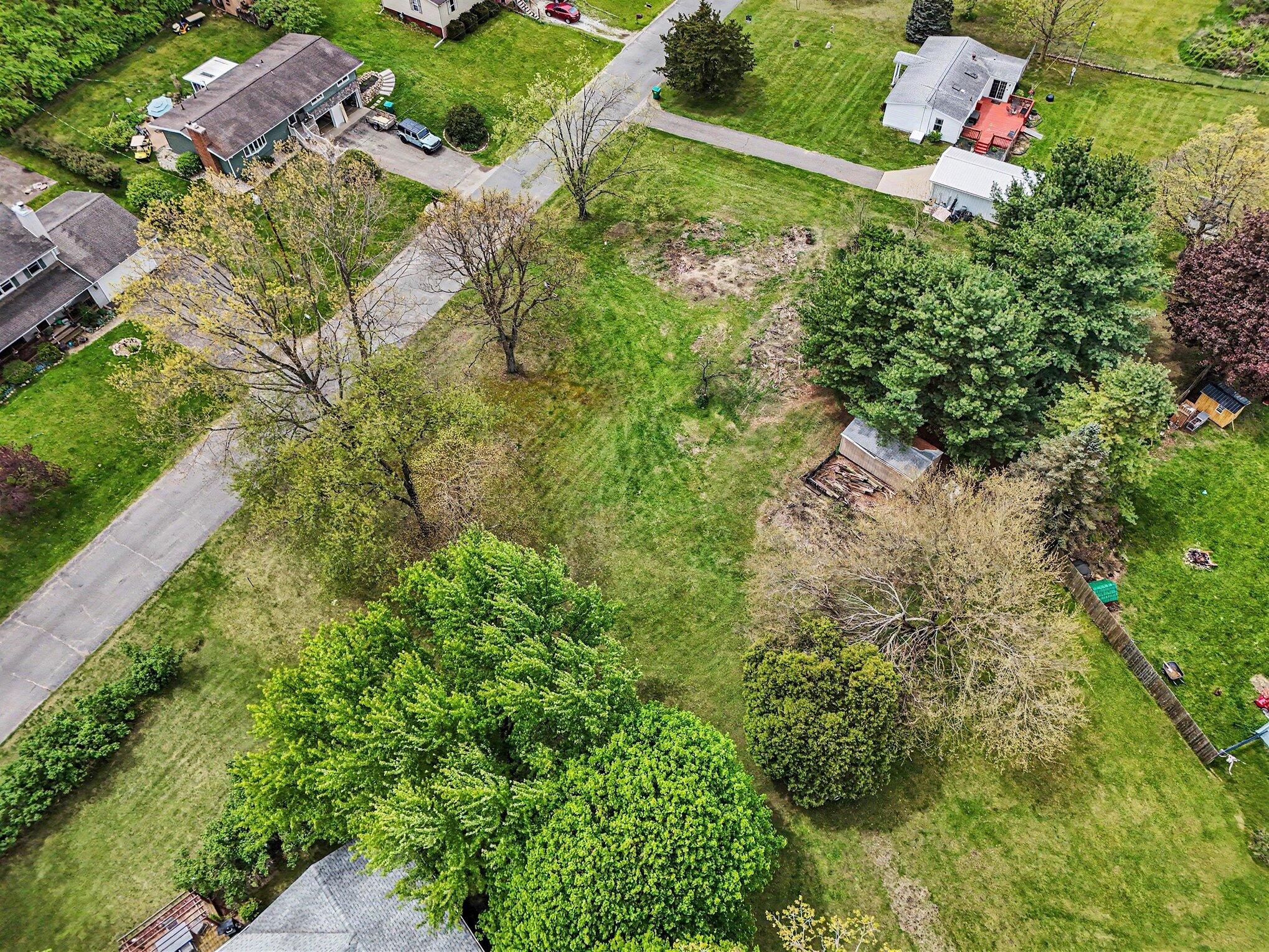 18-19 Elizabeth Drive Three Rivers, MI 49093 - Photo 10 of 24 010_file_7647