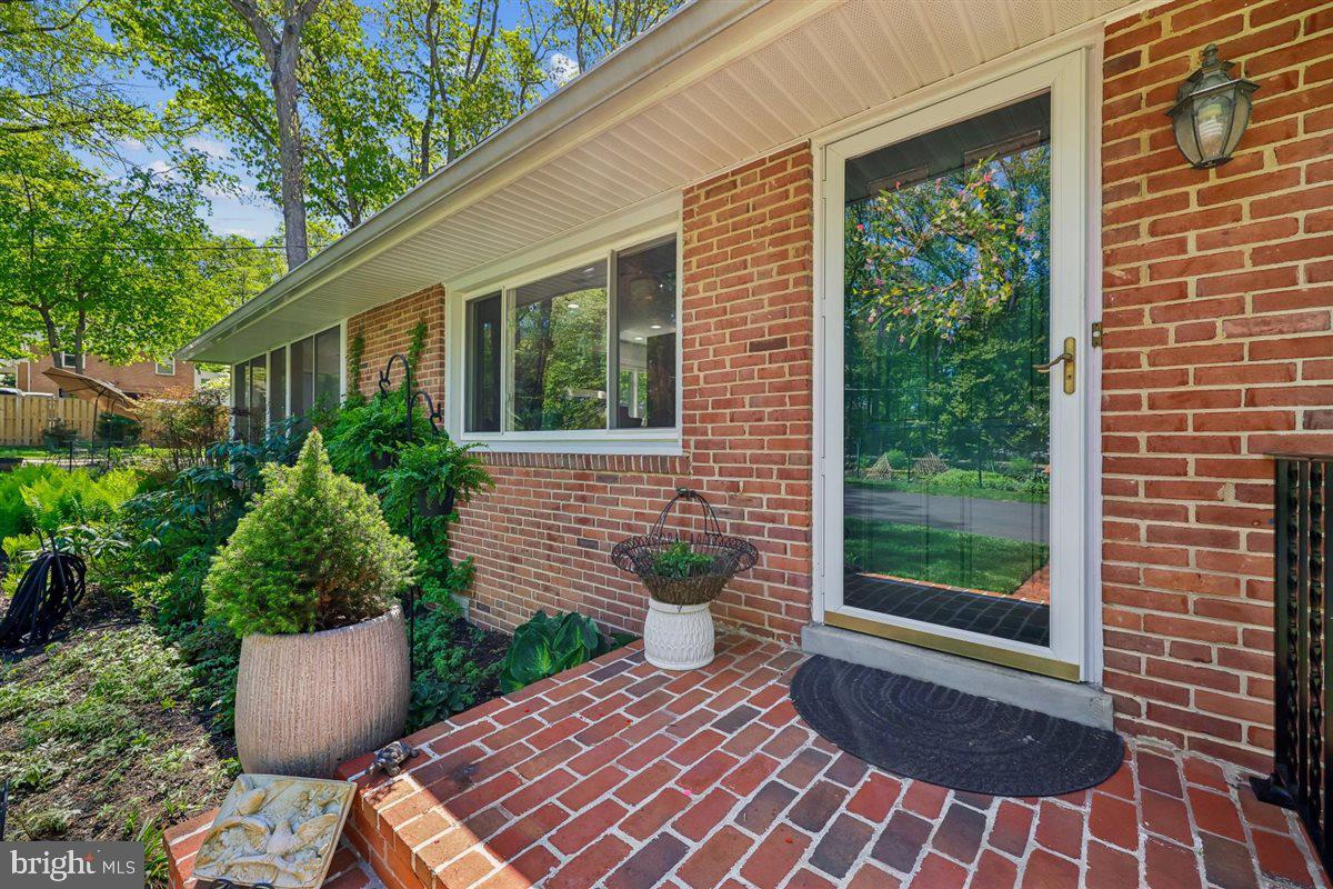 4318 Pinetree Road Rockville, MD 20853 - Photo 19 of 130