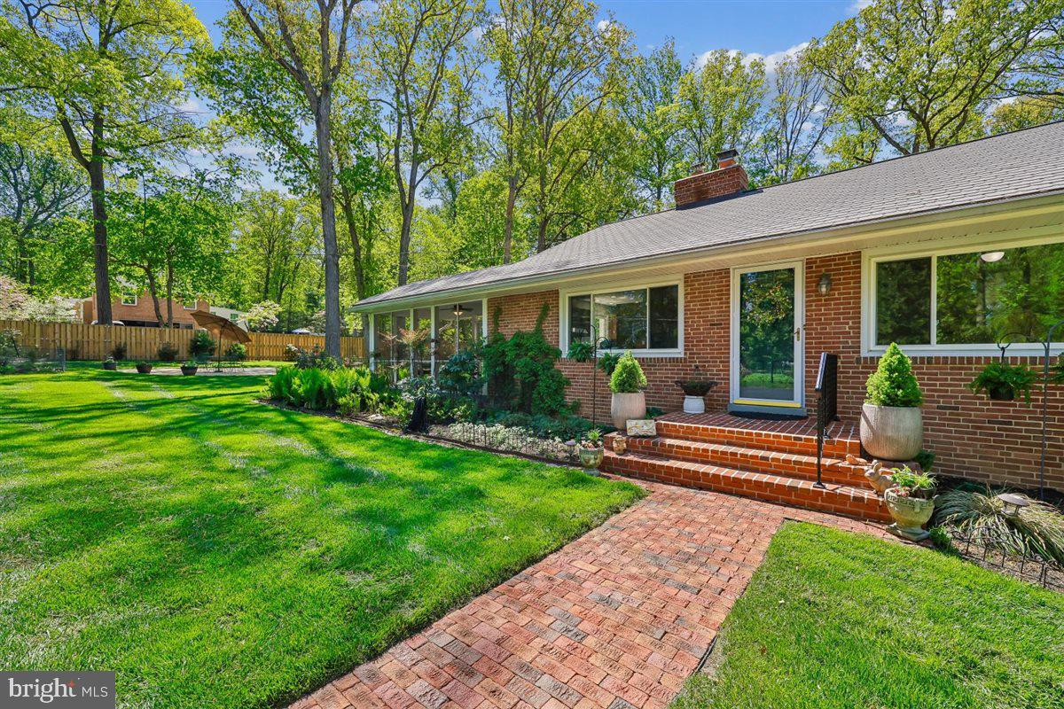 4318 Pinetree Road Rockville, MD 20853 - Photo 9 of 108
