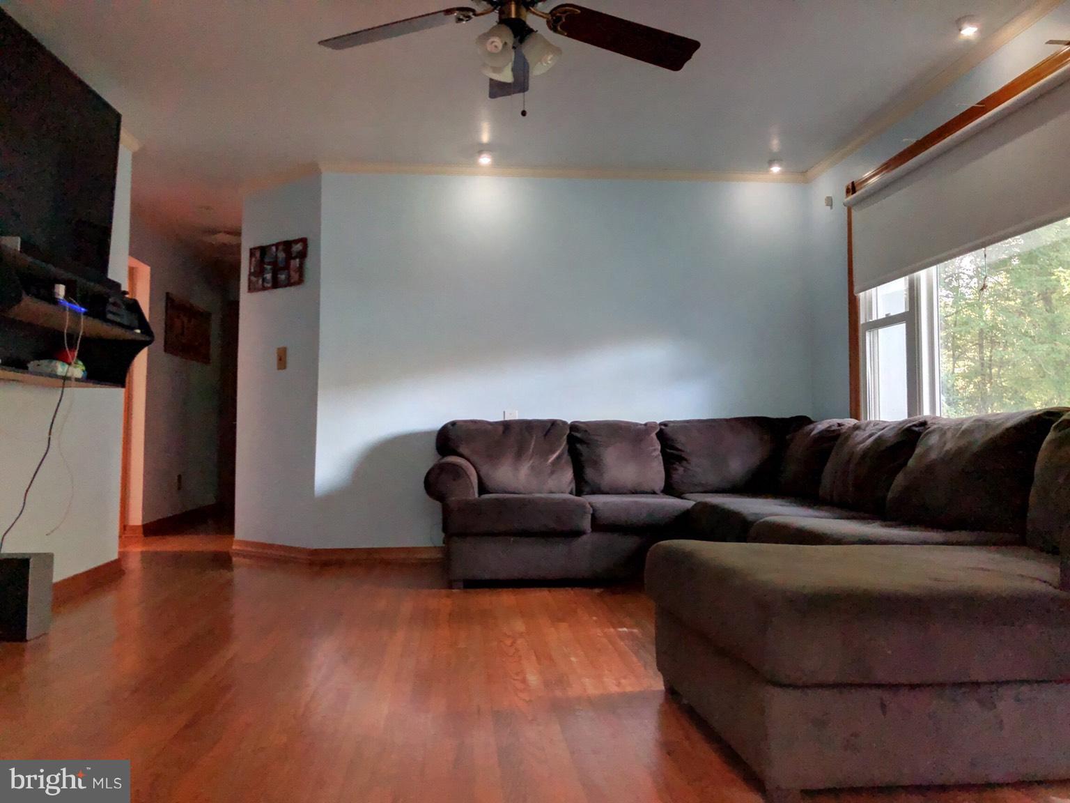 11518 Smithfield Road Manassas, VA 20112 - Photo 4 of 15 Living Room