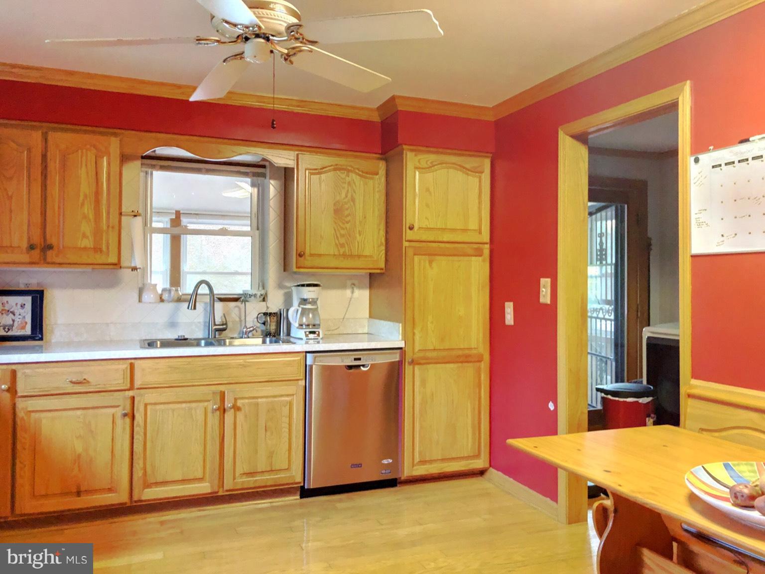 11518 Smithfield Road Manassas, VA 20112 - Photo 6 of 15 Kitchen