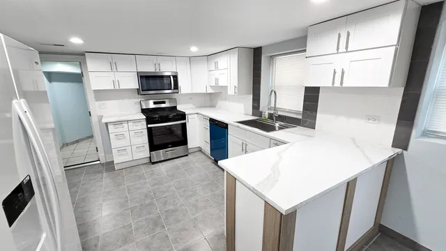 $1,700 | 6751 South Campbell Avenue, Unit 3F, Chicago, IL 60629