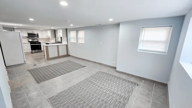 $1,700 | 6751 South Campbell Avenue, Unit 3F, Chicago, IL 60629