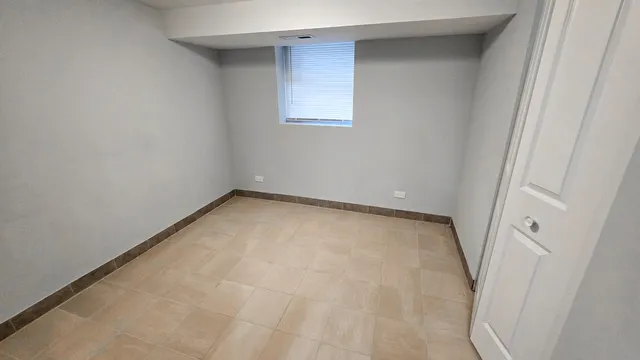 $1,700 | 6751 South Campbell Avenue, Unit 3F, Chicago, IL 60629