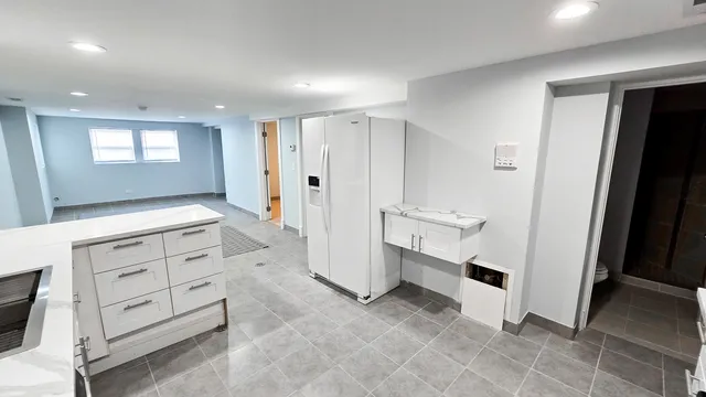 $1,700 | 6751 South Campbell Avenue, Unit 3F, Chicago, IL 60629