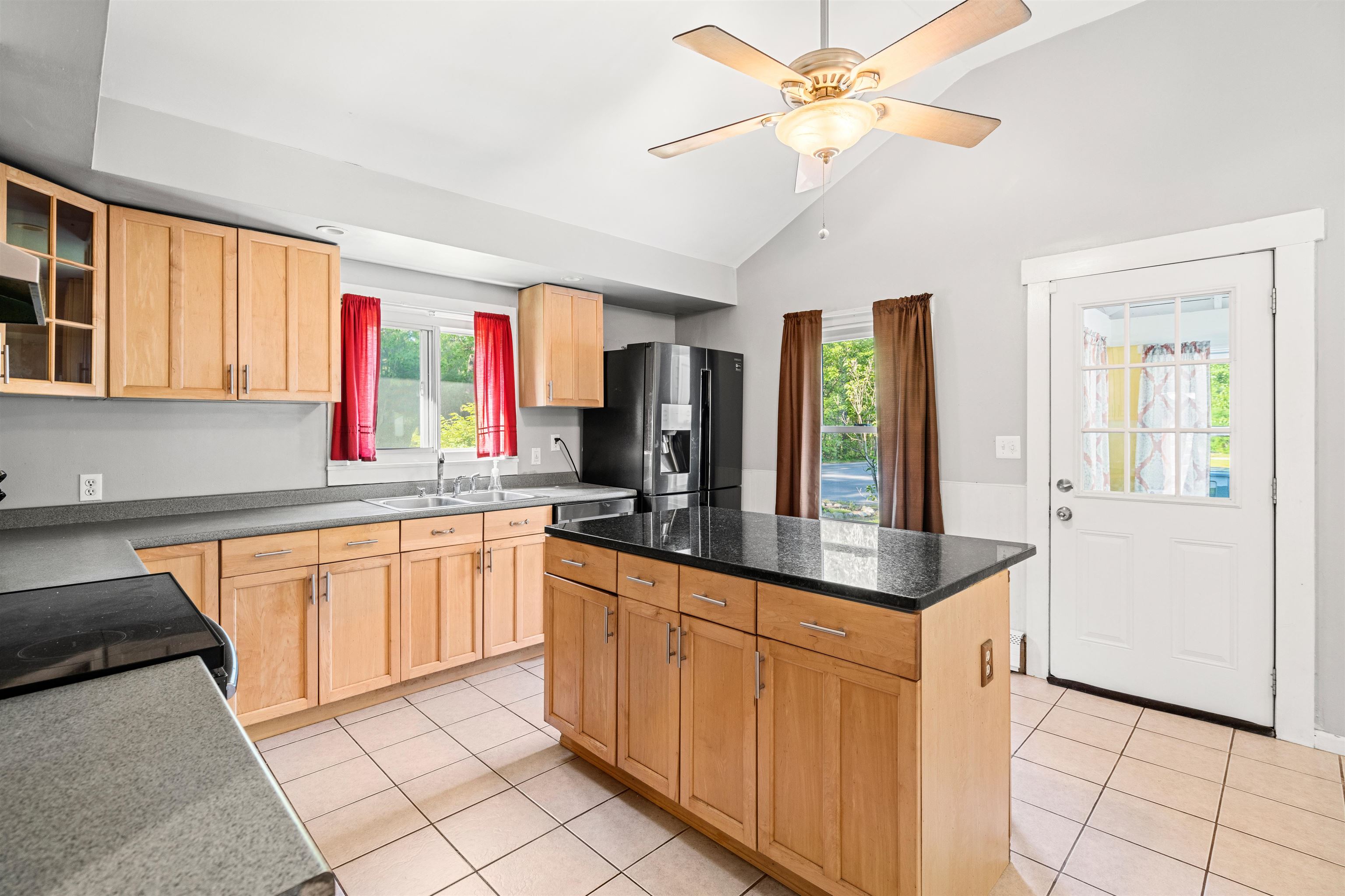 172 Litchfield Road Londonderry, NH 03053 - Photo 4 of 30