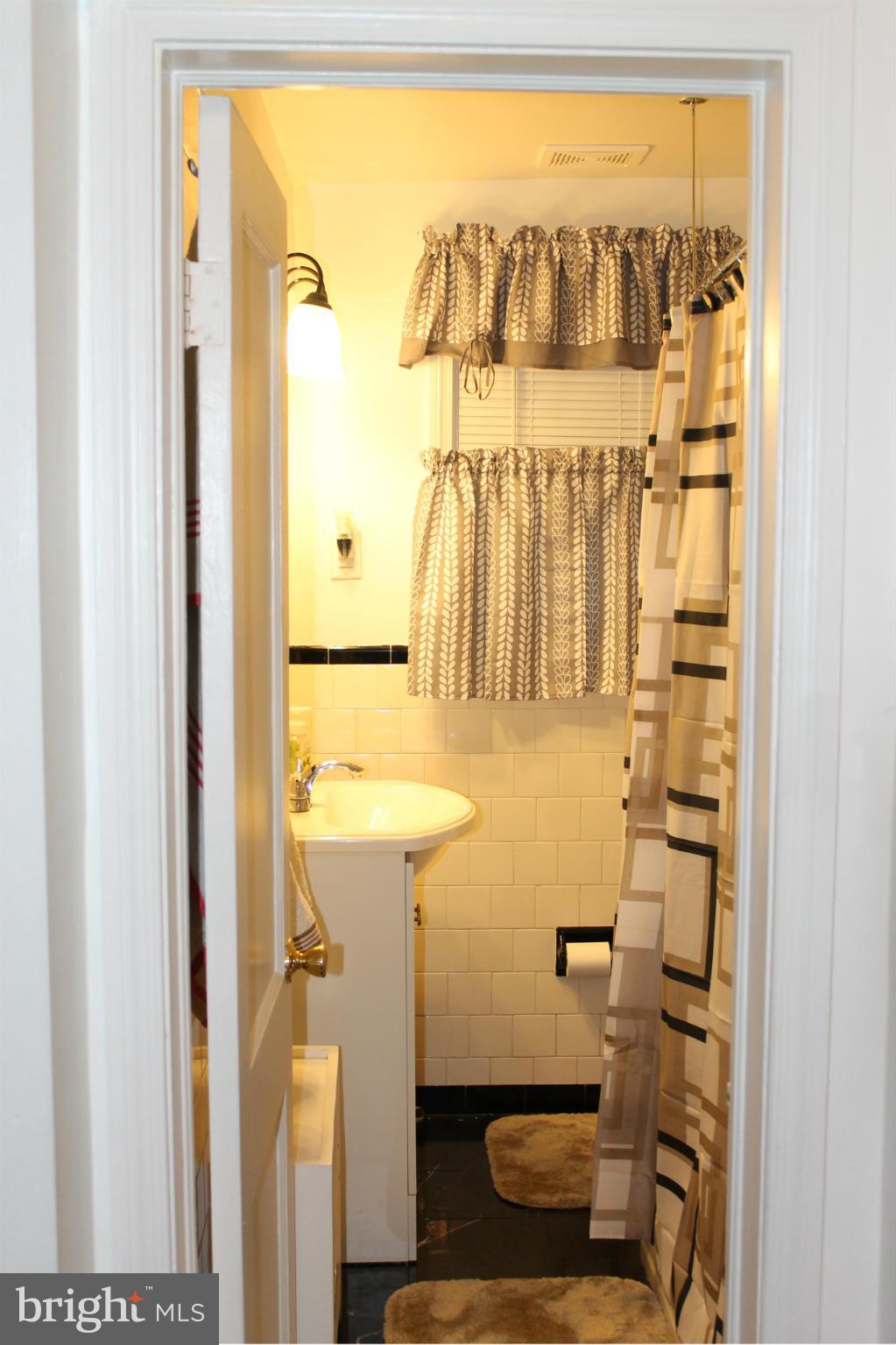 1211 Haverhill Road Baltimore, MD 21229 - Photo 16 of 26 Bath