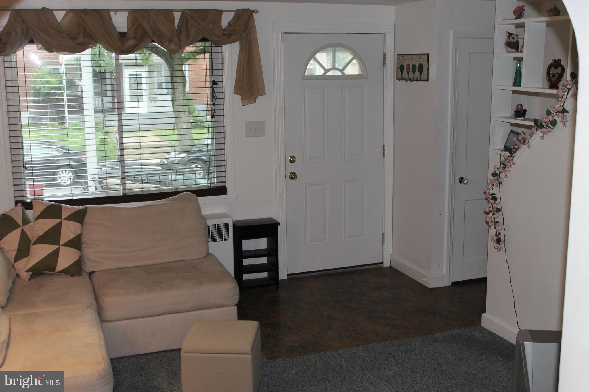 1211 Haverhill Road Baltimore, MD 21229 - Photo 6 of 26 Living Room