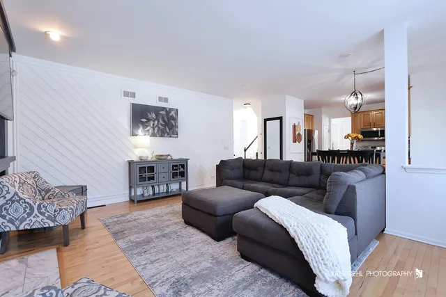 $385,000 | 91 Rotterdam Drive, Antioch, IL 60002