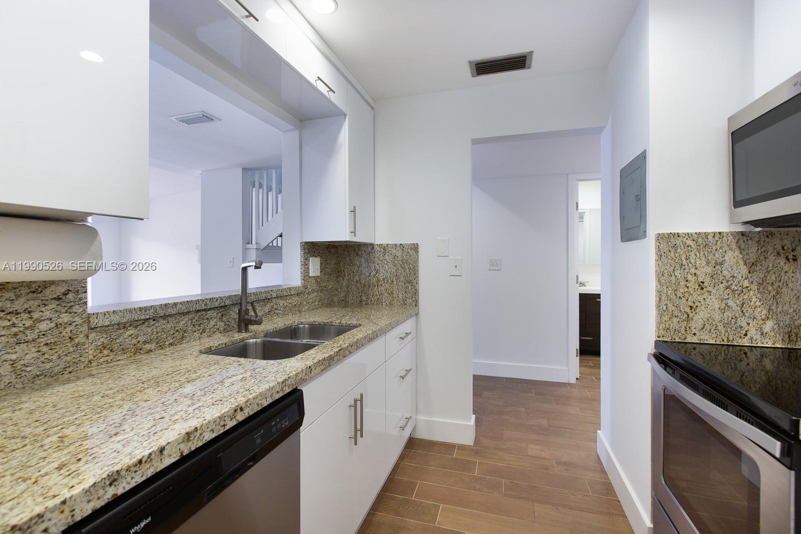 10520 Southwest 75th Lane Miami, FL 33173 - Photo 8 of 15