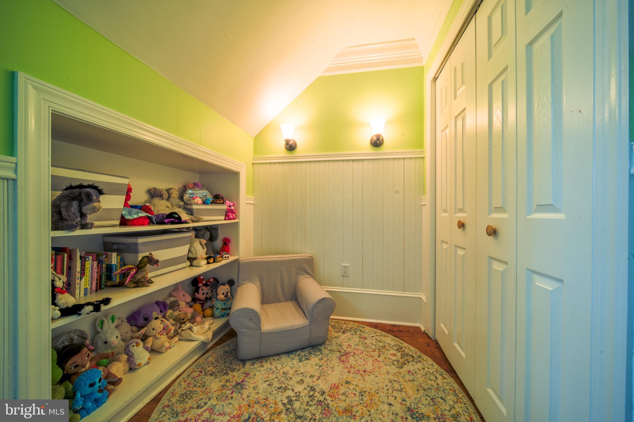 1105 Kingsley Road Jenkintown, PA 19046 - Photo 15 of 39 Reading nook w built-in shelving
