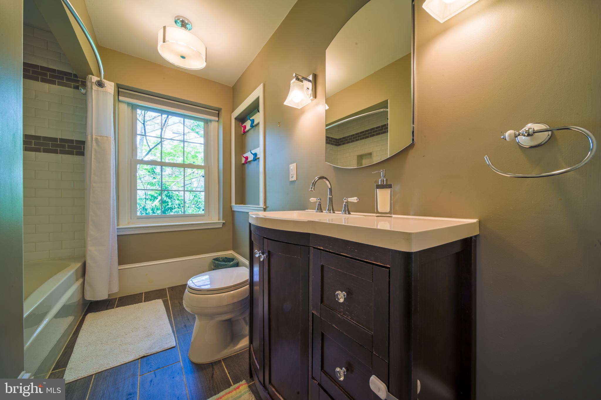 1105 Kingsley Road Jenkintown, PA 19046 - Photo 21 of 39 Hall Bath
