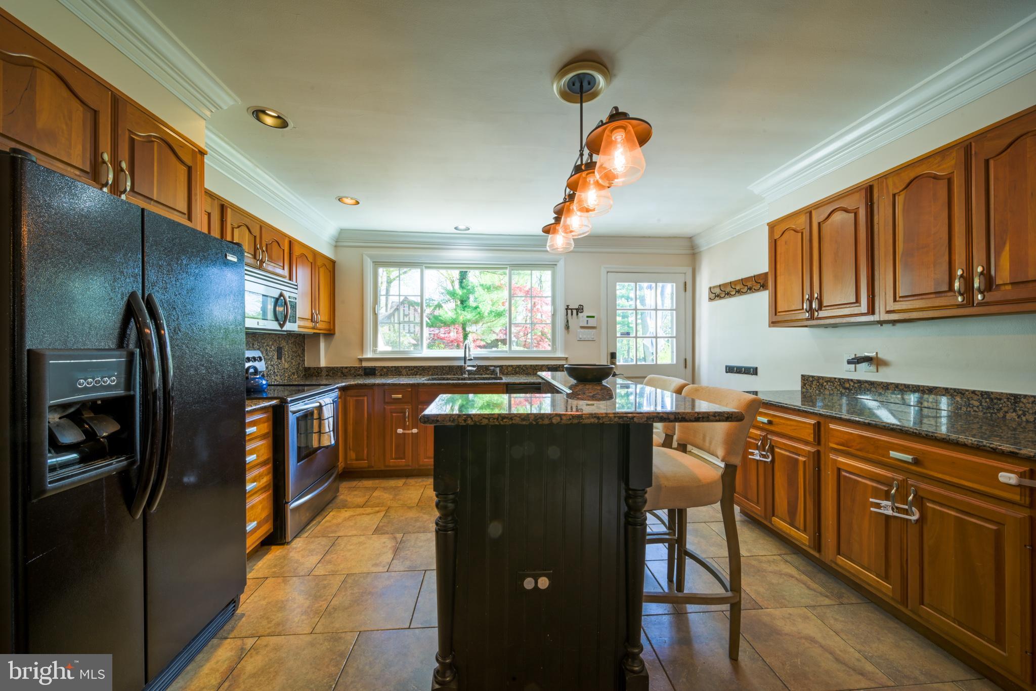 1105 Kingsley Road Jenkintown, PA 19046 - Photo 10 of 39 Access to rear patio