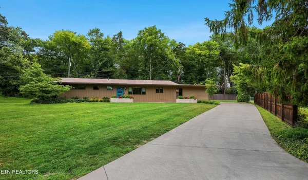 $698,500 | 828 Abington Lane Northwest, Knoxville, TN 37909