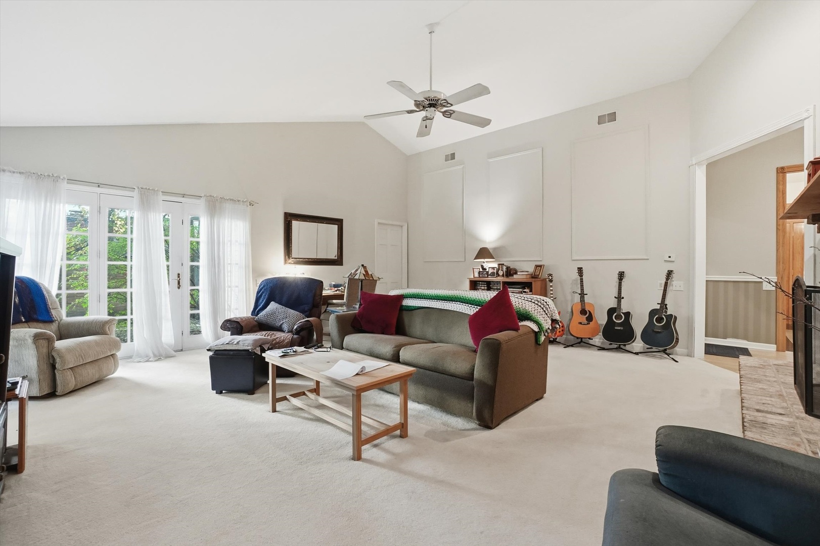 821 Killarney Pass Circle Mundelein, IL 60060 - Photo 4 of 32 a living room with furniture and a large window