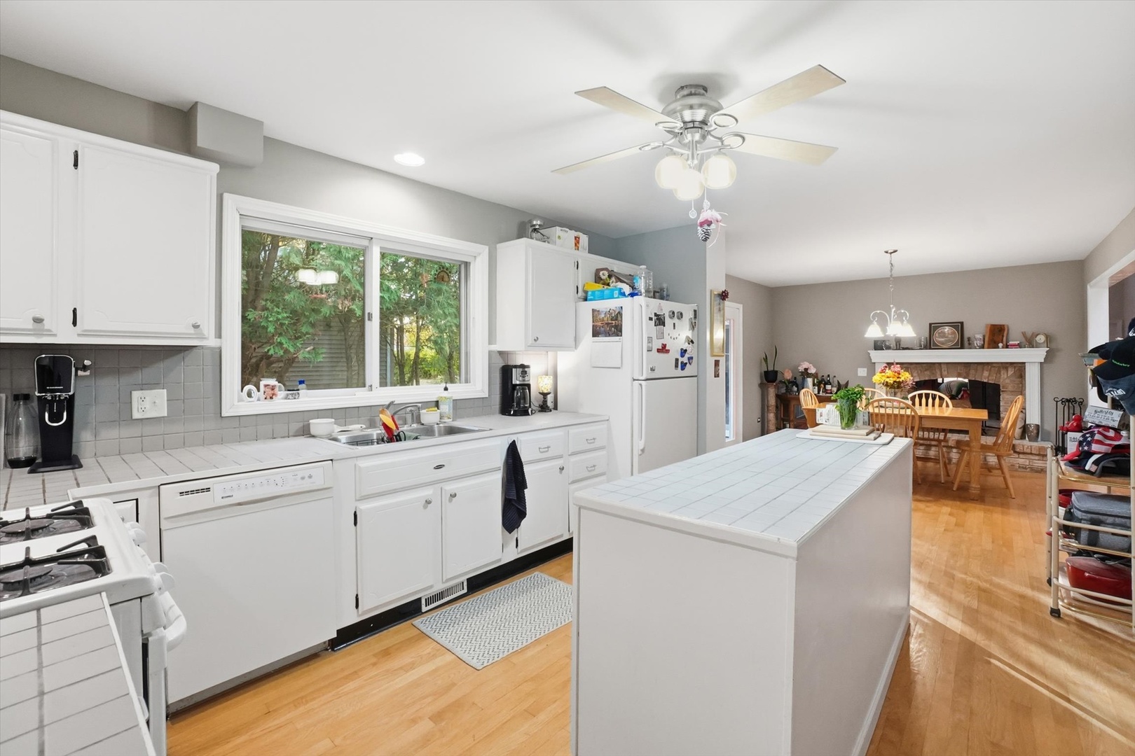 821 Killarney Pass Circle Mundelein, IL 60060 - Photo 10 of 32 a open kitchen with cabinets a stove and a chandelier