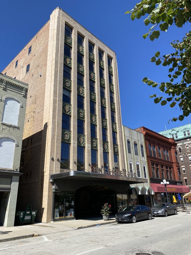 212 North Center Street, Unit 701 Bloomington, IL 61701 - Photo 1 of 12