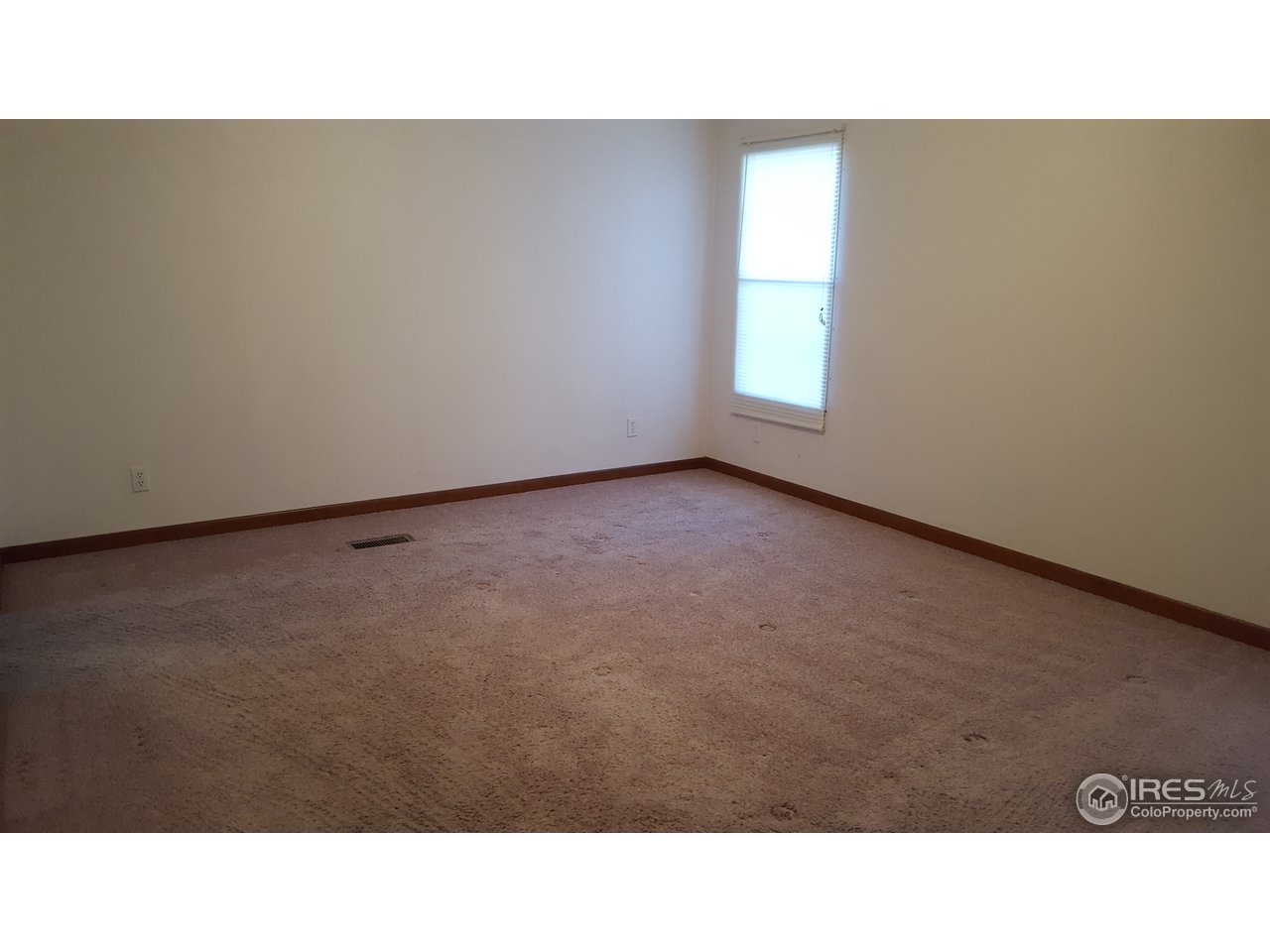 401 North Timberline Road, Unit 33 Fort Collins, CO 80524 - Photo 12 of 27 Giant master bedroom