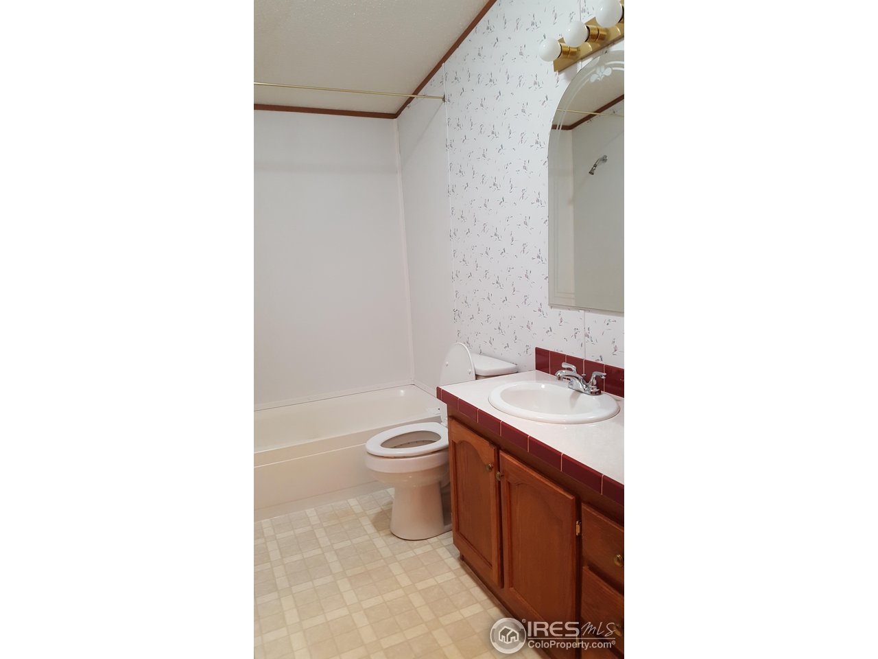 401 North Timberline Road, Unit 33 Fort Collins, CO 80524 - Photo 22 of 27 Family bath