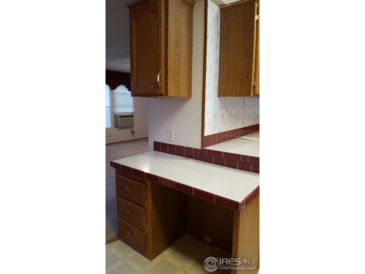 401 North Timberline Road, Unit 33 Fort Collins, CO 80524 - Photo 6 of 27 Built in desk (AKA bill pay station)