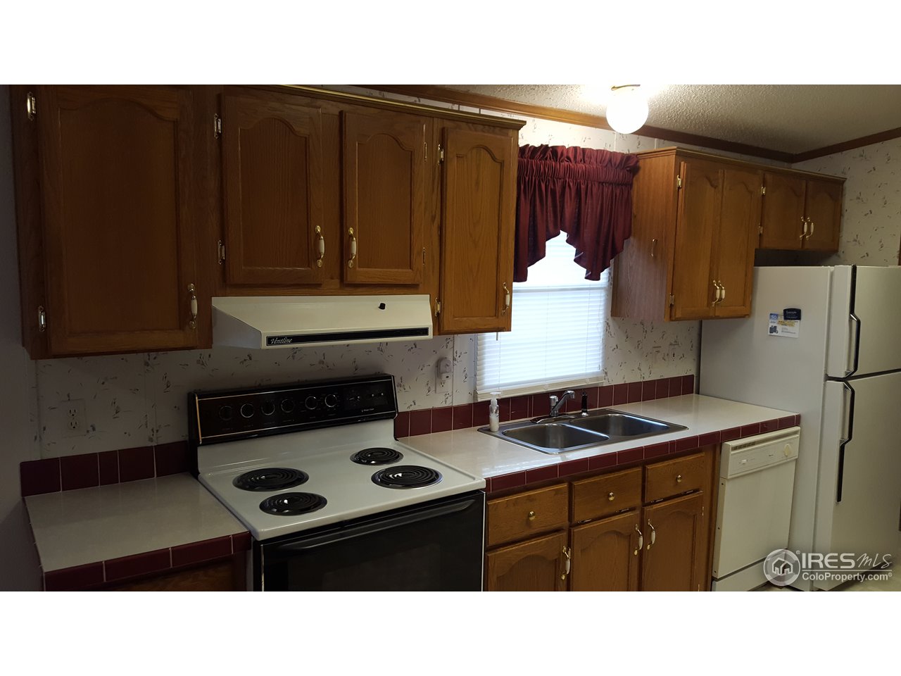 401 North Timberline Road, Unit 33 Fort Collins, CO 80524 - Photo 8 of 27 Back row of kitchen