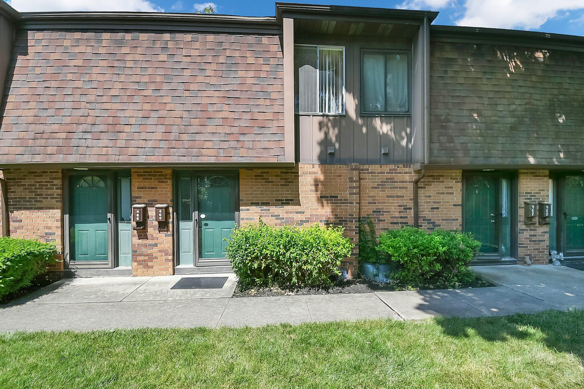 464 Shell Court West Columbus, OH 43213 - Photo 3 of 33 3-web-or-mls-464-shell-ct-w