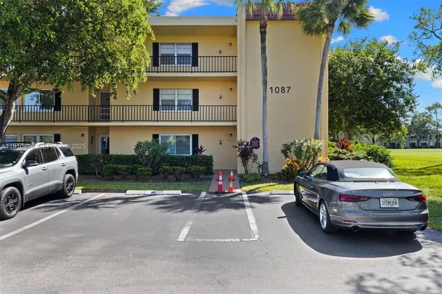 $203,000 | 1087 Forest Lakes Drive, Unit 309, Naples, FL 34105