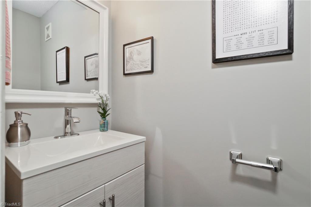 5325 Shady Ridge Lane Pfafftown, NC 27040 - Photo 9 of 22 Gallery Image 9