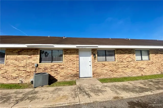 $795 | 517 South Westgate Drive, Weslaco, TX 78596