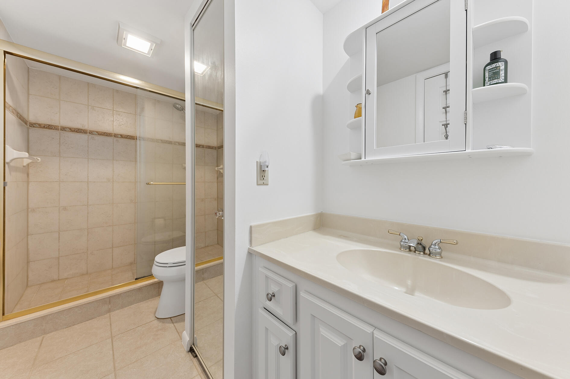 1205 12th Court Jupiter, FL 33477 - Photo 12 of 29 Guest Bathroom