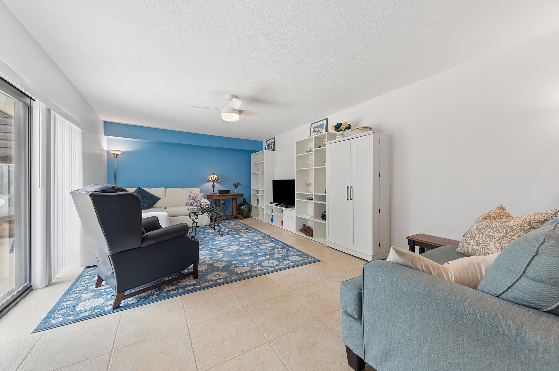 1205 12th Court Jupiter, FL 33477 - Photo 4 of 29 Living Room