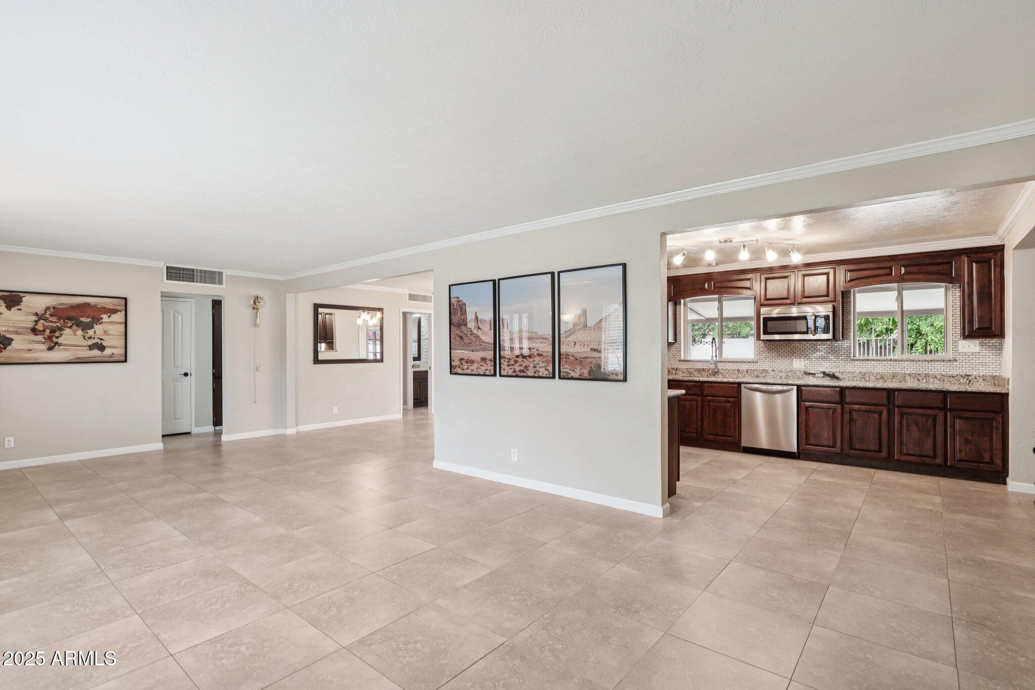 127 East Garfield Street Tempe, AZ 85288 - Photo 10 of 60 a view of a kitchen with large window