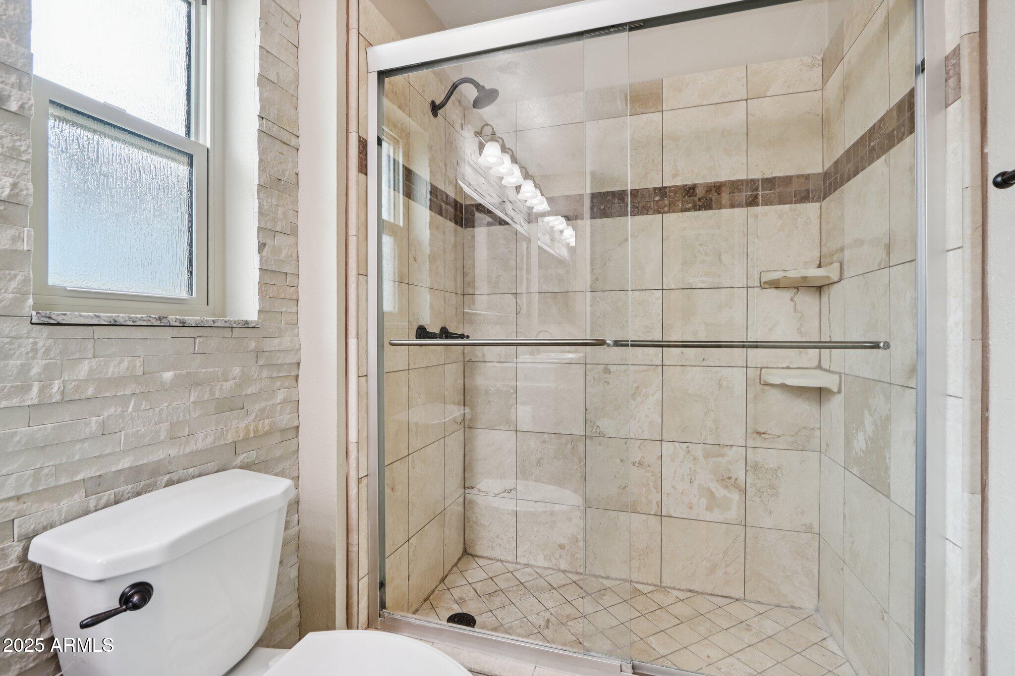 127 East Garfield Street Tempe, AZ 85288 - Photo 20 of 60 a bathroom with a toilet and shower