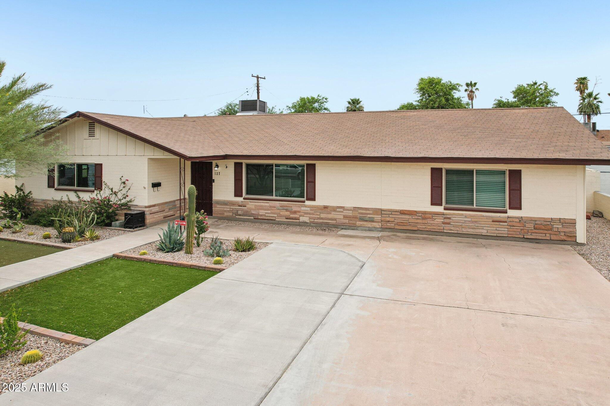 127 East Garfield Street Tempe, AZ 85288 - Photo 28 of 60 a front view of a house with garden