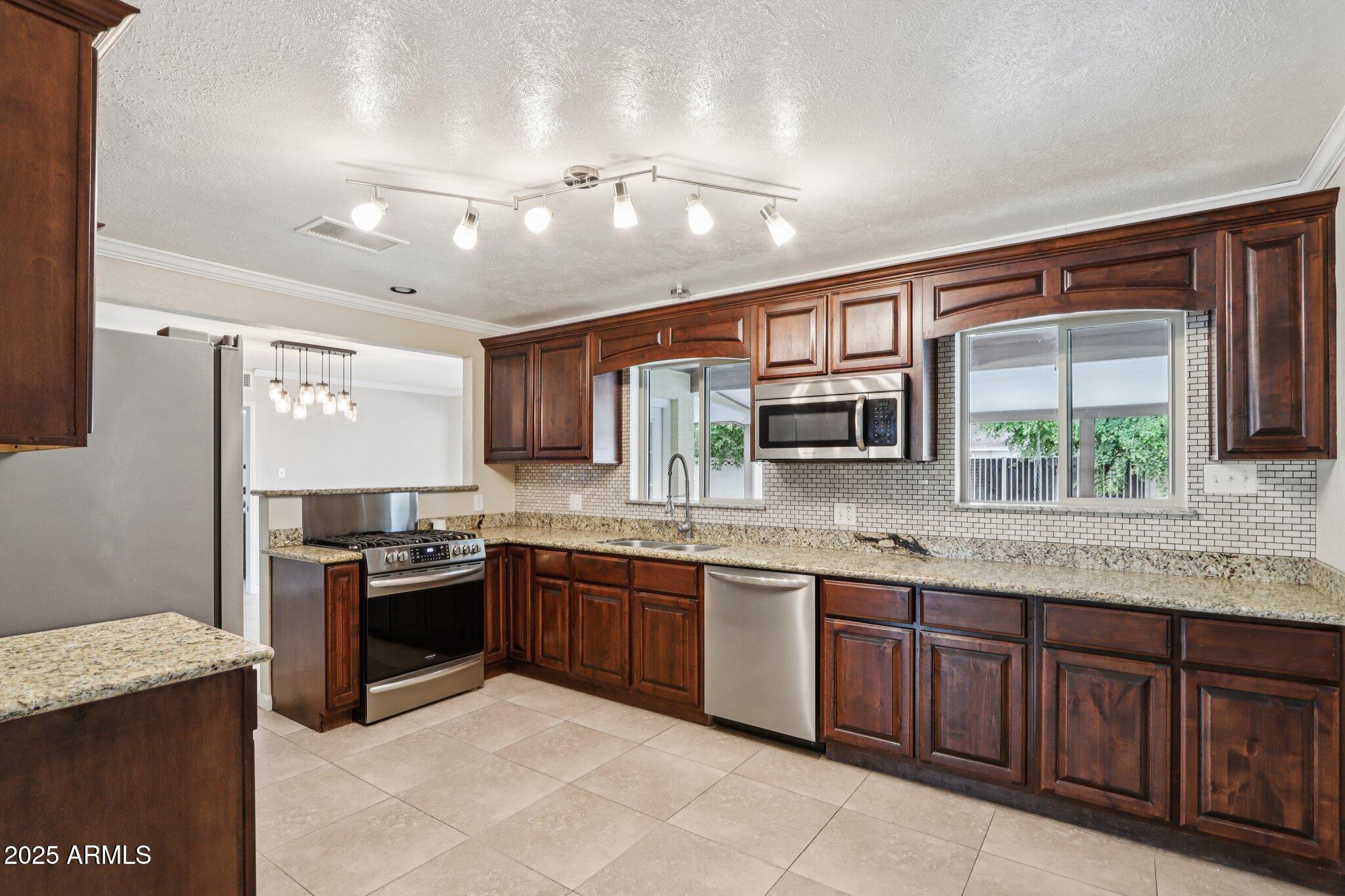 127 East Garfield Street Tempe, AZ 85288 - Photo 2 of 60 Kitchen