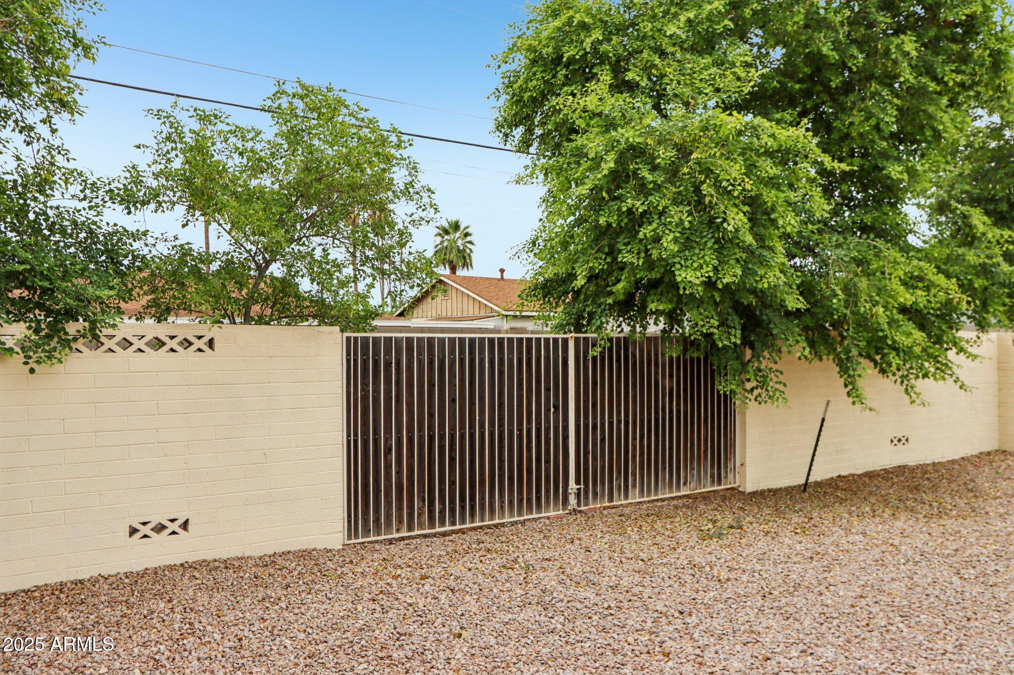 127 East Garfield Street Tempe, AZ 85288 - Photo 49 of 60 RV Gate