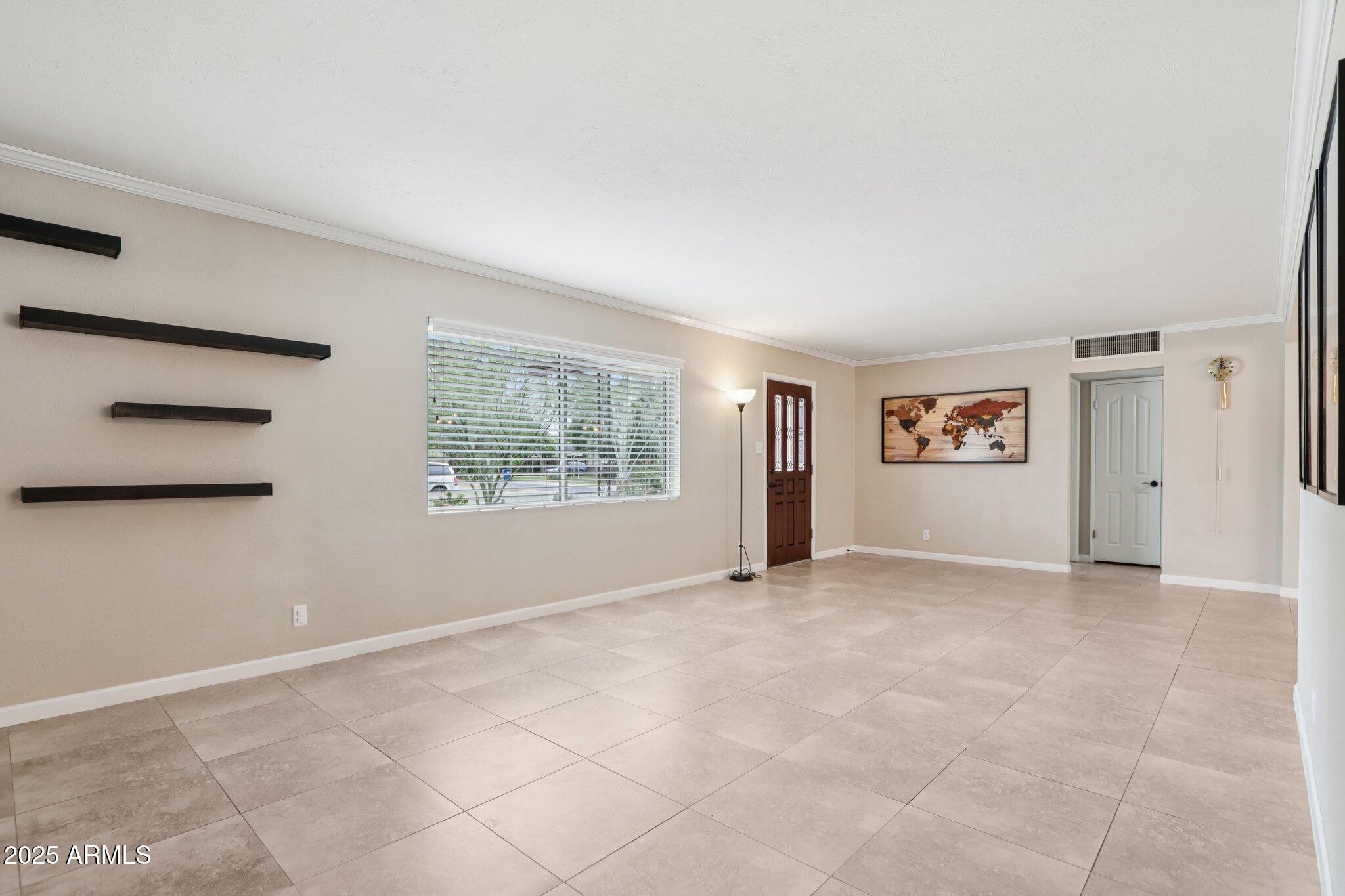 127 East Garfield Street Tempe, AZ 85288 - Photo 8 of 60 an empty room with windows
