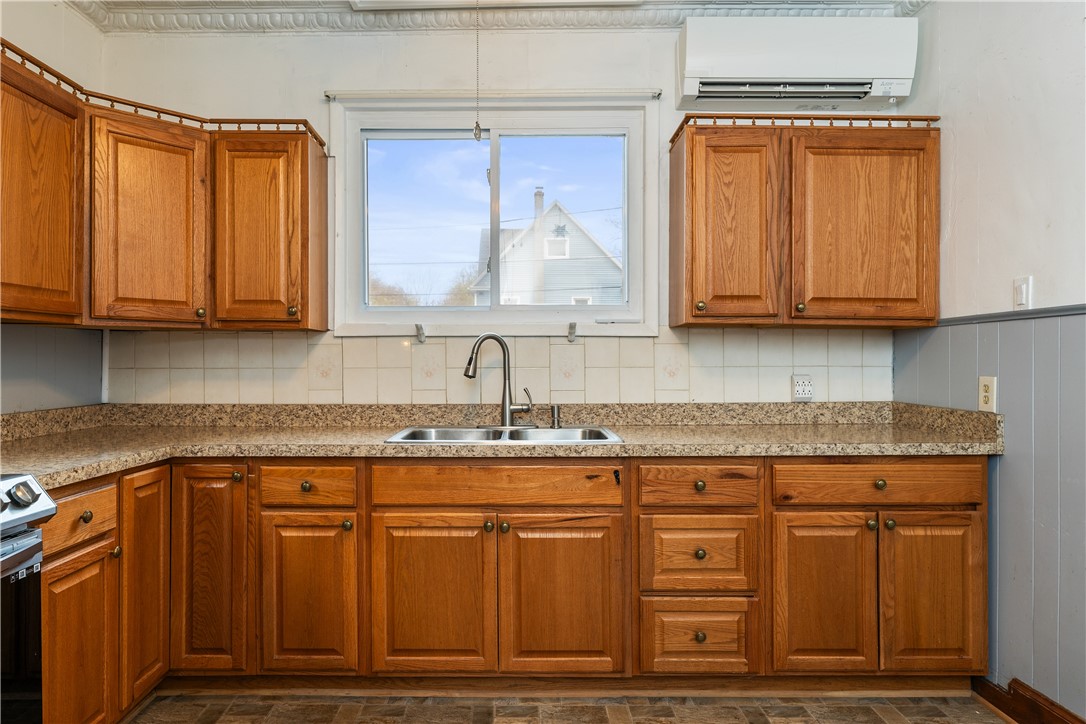 23 Alexis Street Rochester, NY 14609 - Photo 9 of 26