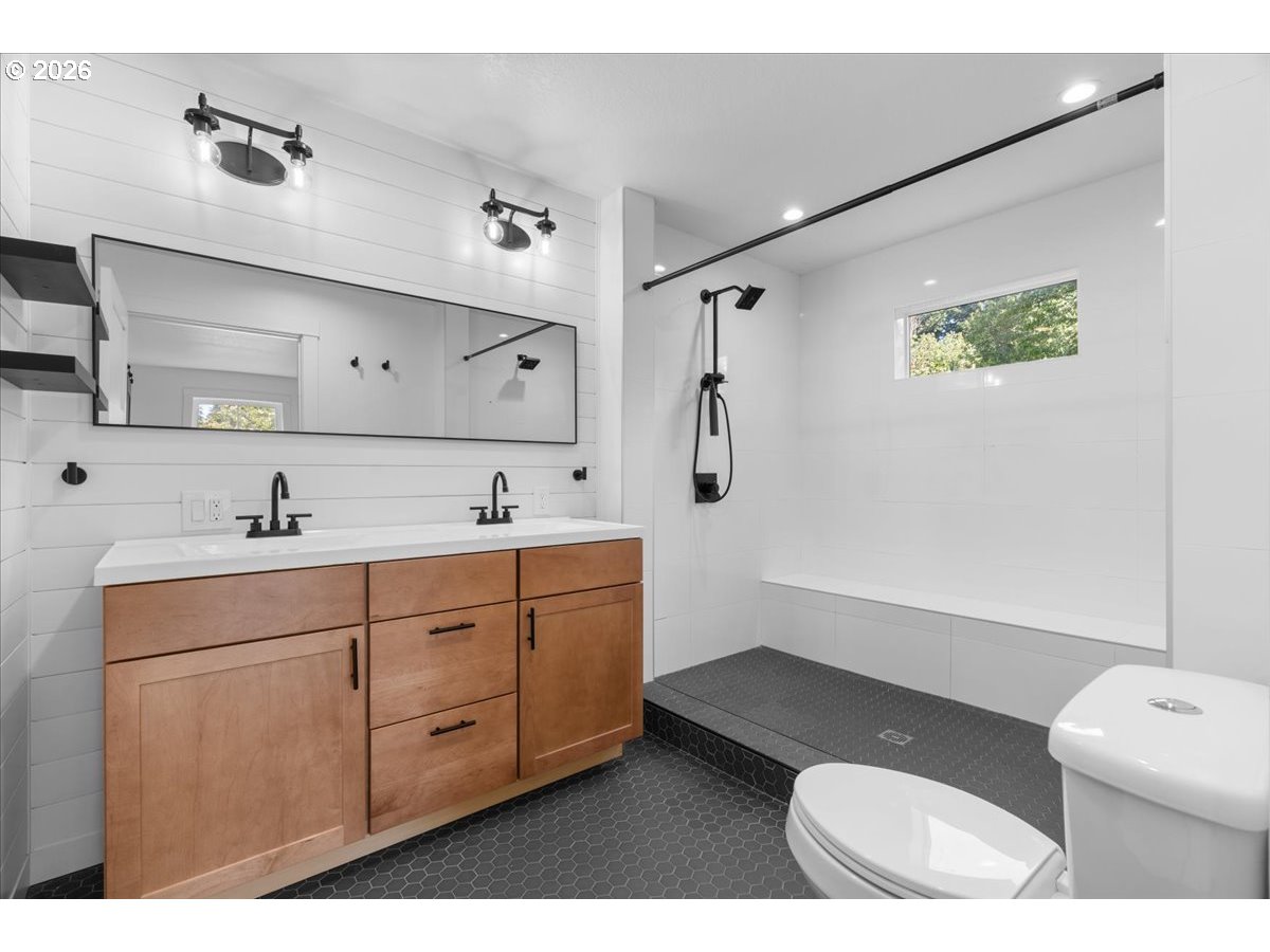 15900 Southeast Royer Road Damascus, OR 97089 - Photo 15 of 45 Owner's Suite Bathroom