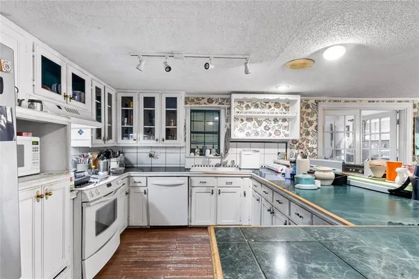 a large kitchen with stainless steel appliances kitchen island a large island in the center