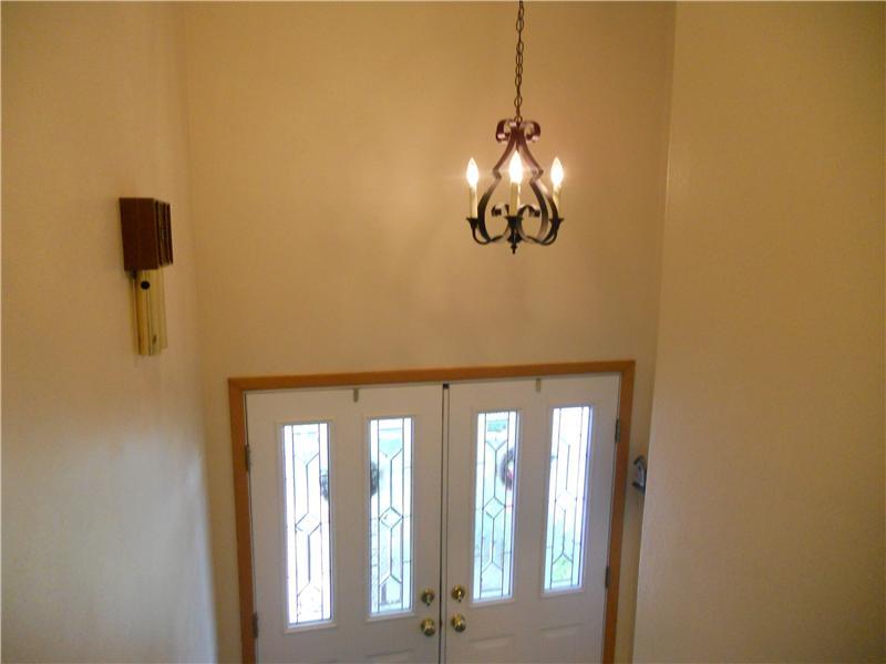 123 Oak Street Spring Church, PA 15686 - Photo 8 of 25 Entry/Foyer.